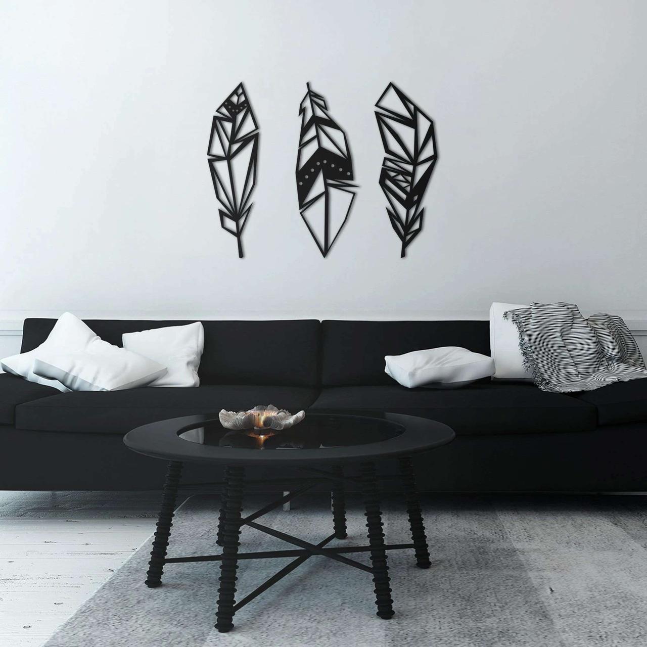 Plumas – Decoración poligonal para una pared de madera.